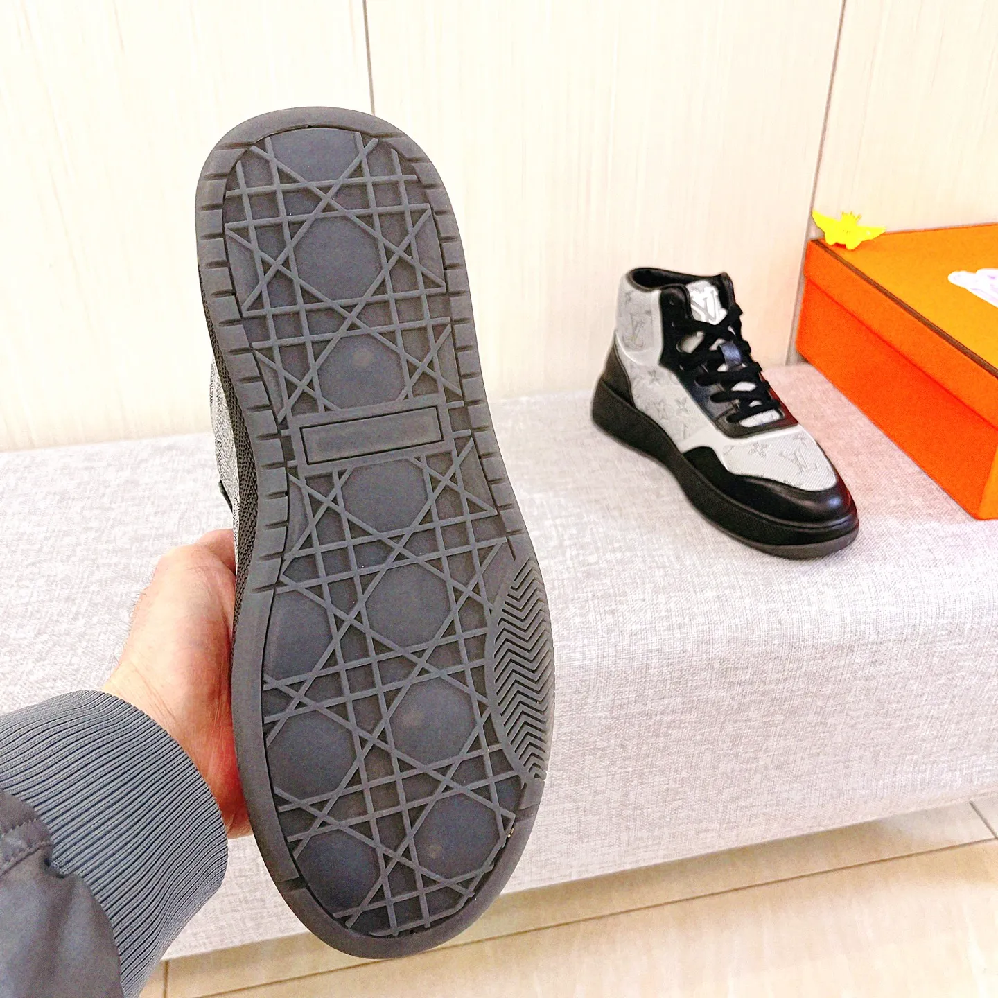 Men's shoes💰 460💰[LV]🔥Louis Vuitton, high-end men's shoes brand, official website 1:1 latest masterpiece: the upper is made of Italian imported first-layer cowhide with a comfortable and breathable lining➕original non-slip and wear-resistant outsole🔥, making walking more convenient and comfortable! An exclusive new model, a stunning work, a beautiful 1:1 replica [color] compared to the official quality! Create a fashionable personality to set off your uniqueness! A must-have for trendy men! Classic🔥Size: 38-44 Color: 🔥 1⃣️color available🔥
